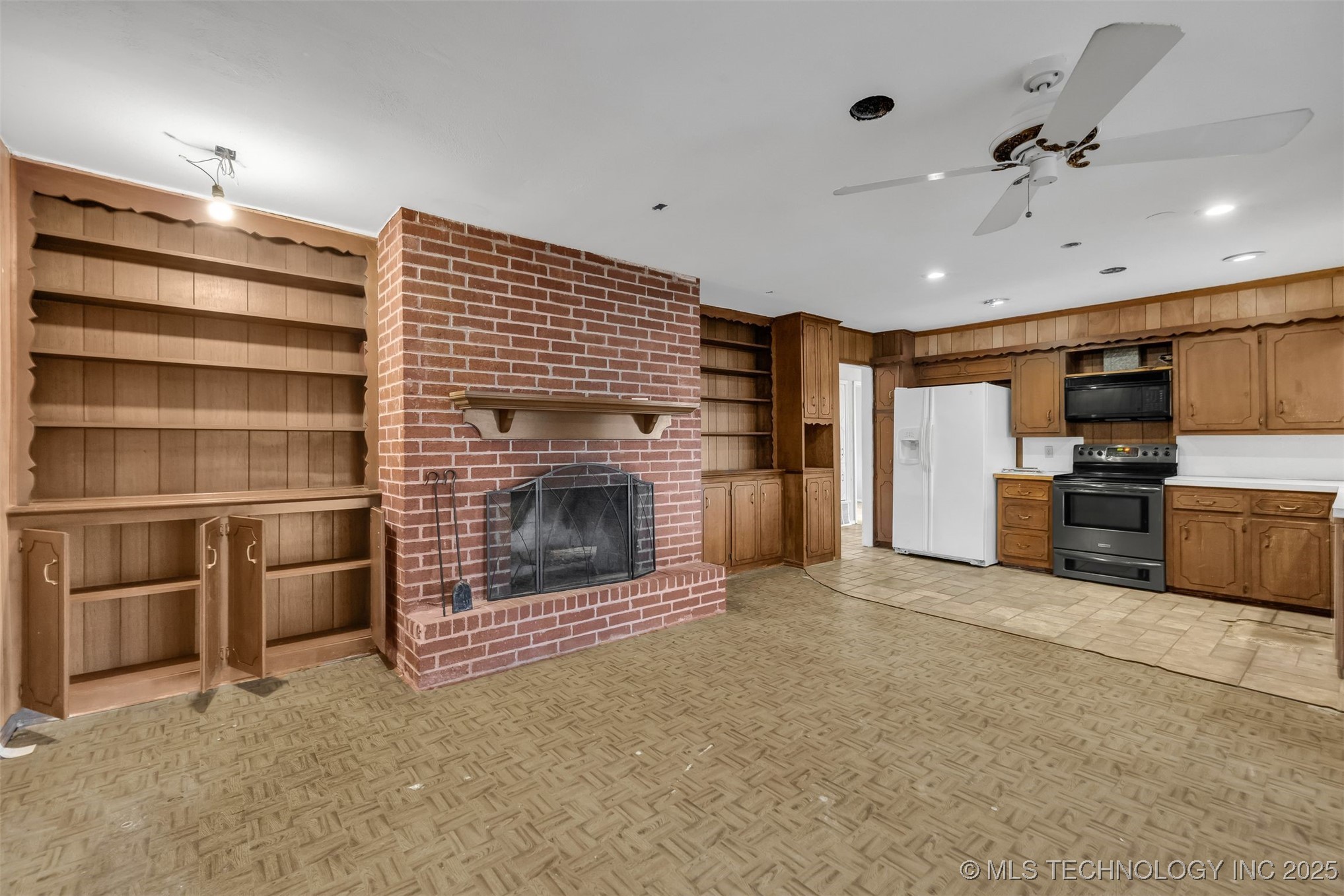 930 S Sinnett Road