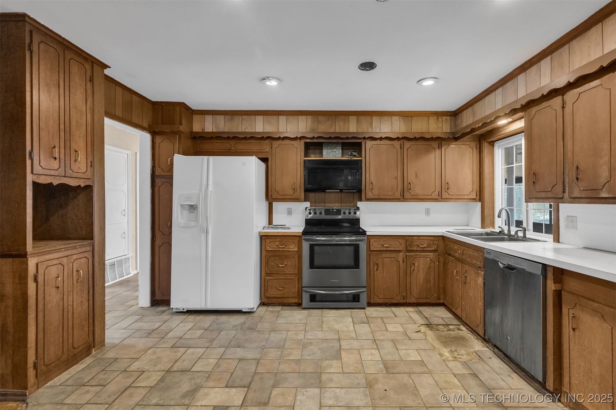 930 S Sinnett Road
