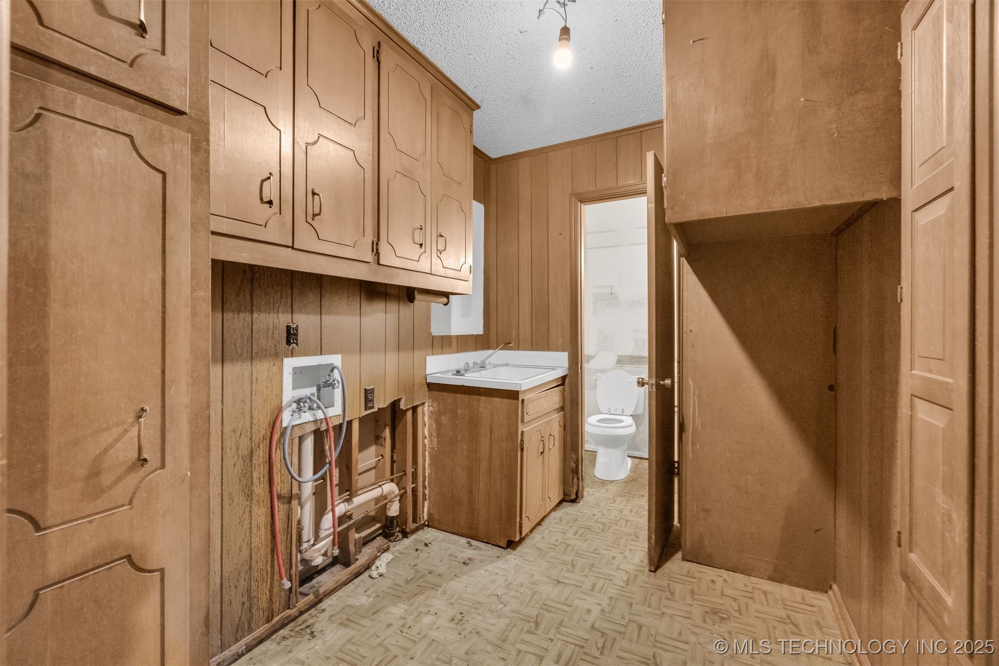 930 S Sinnett Road