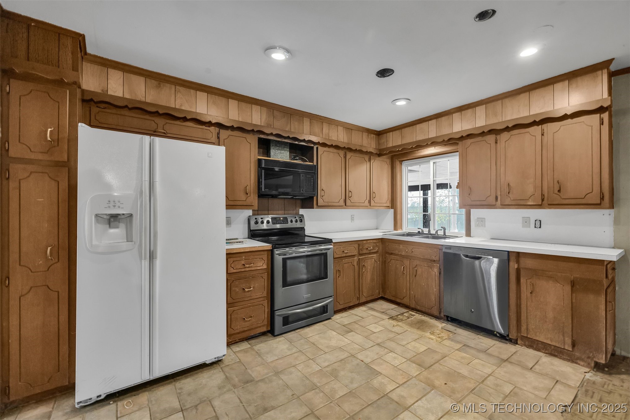 930 S Sinnett Road