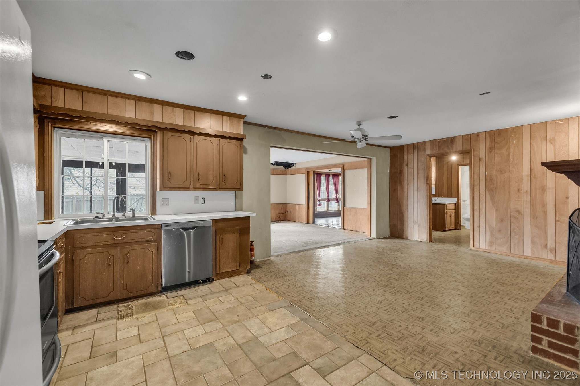 930 S Sinnett Road