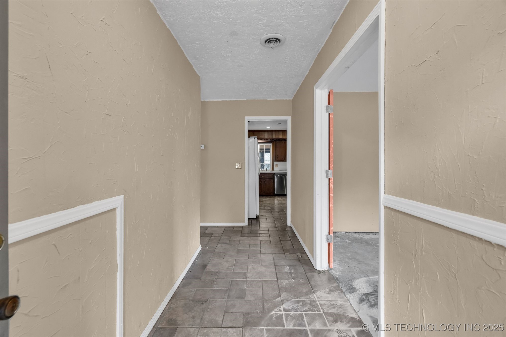 930 S Sinnett Road