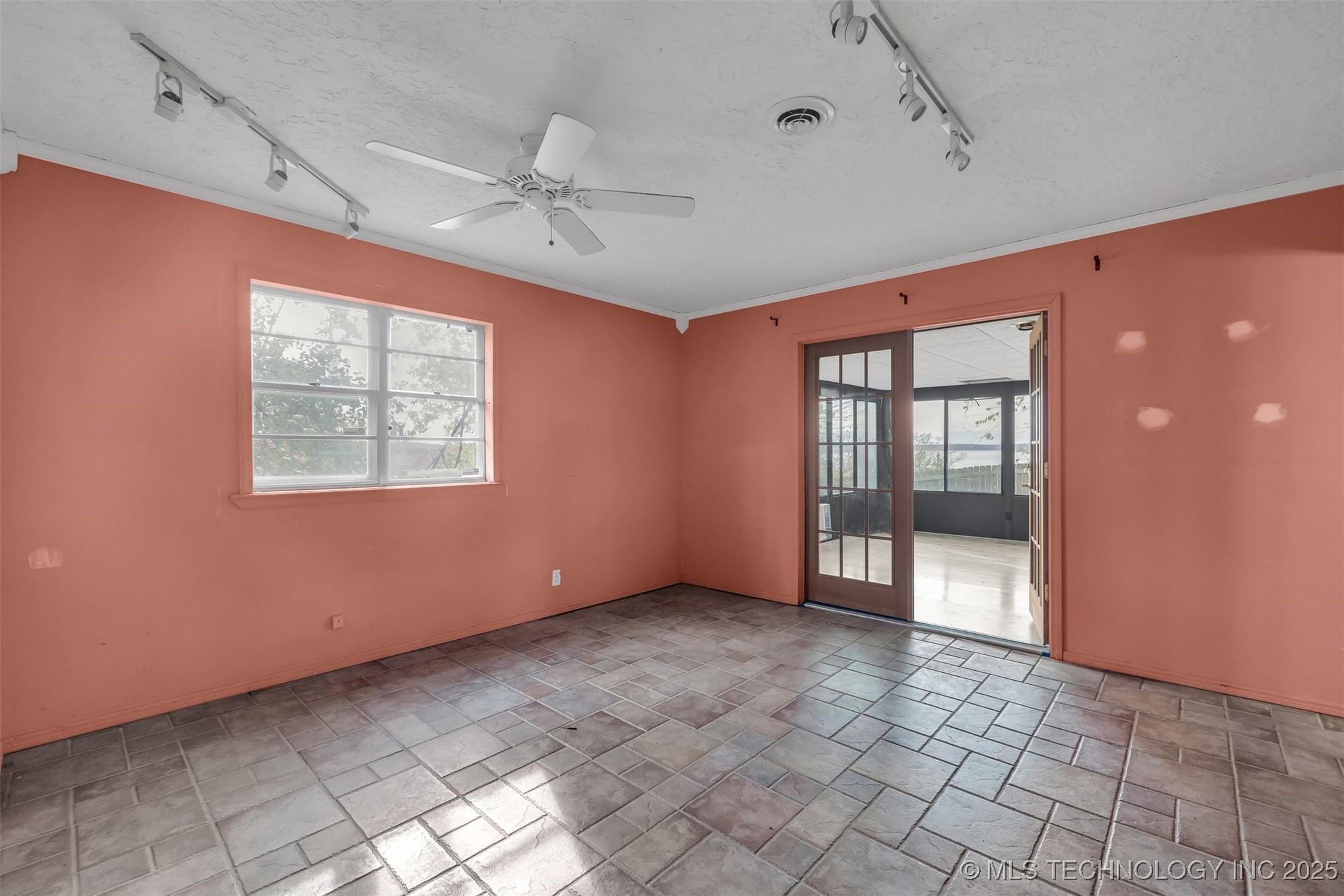 930 S Sinnett Road