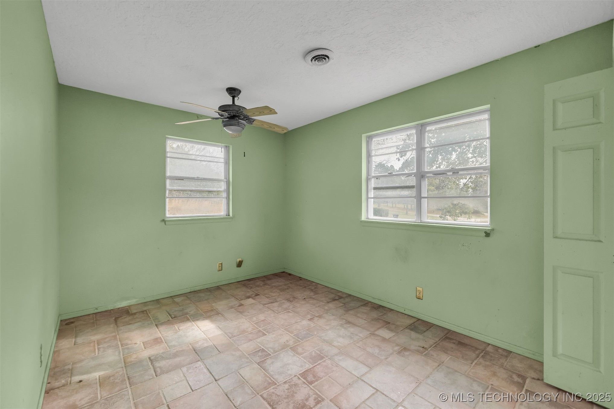 930 S Sinnett Road