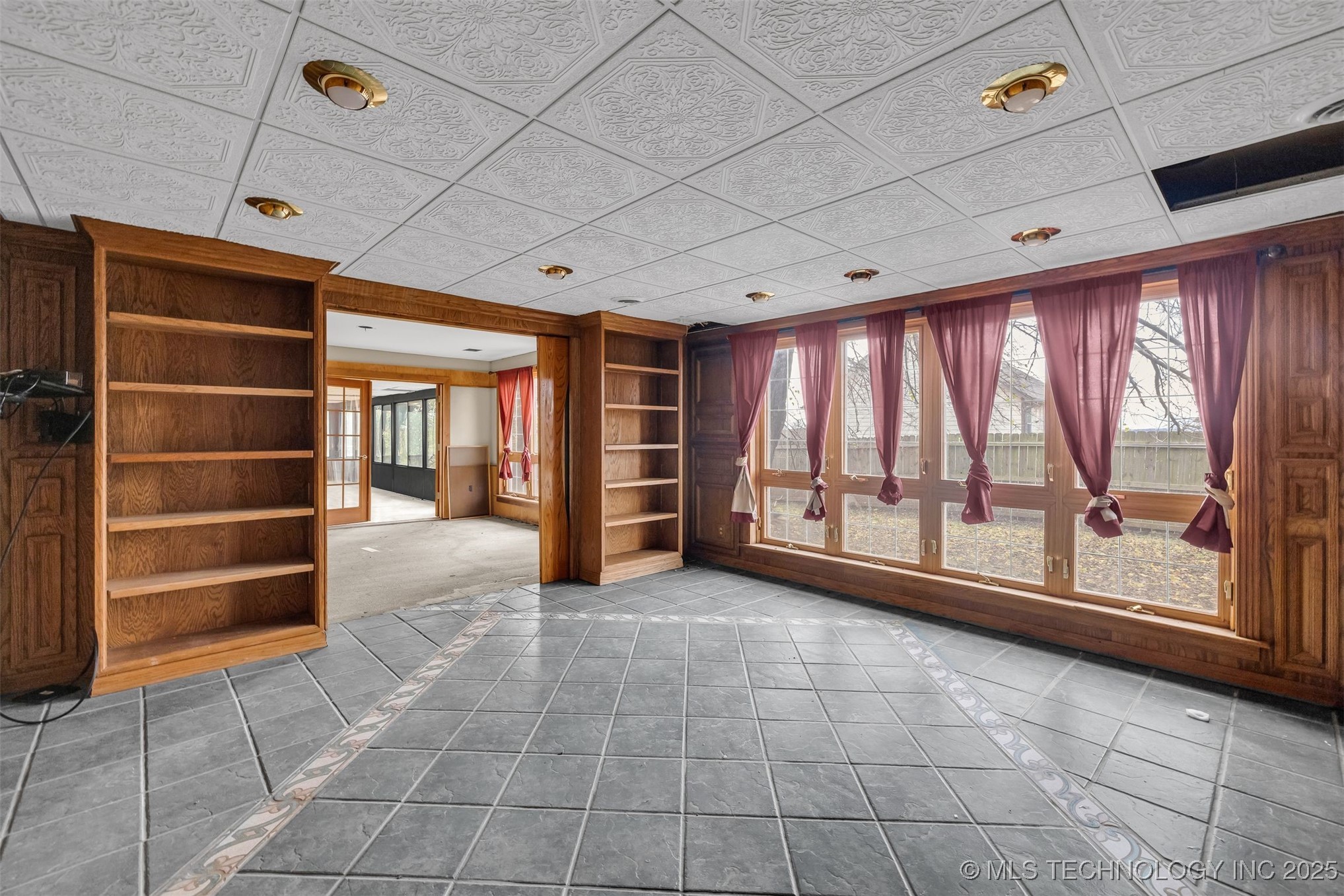 930 S Sinnett Road