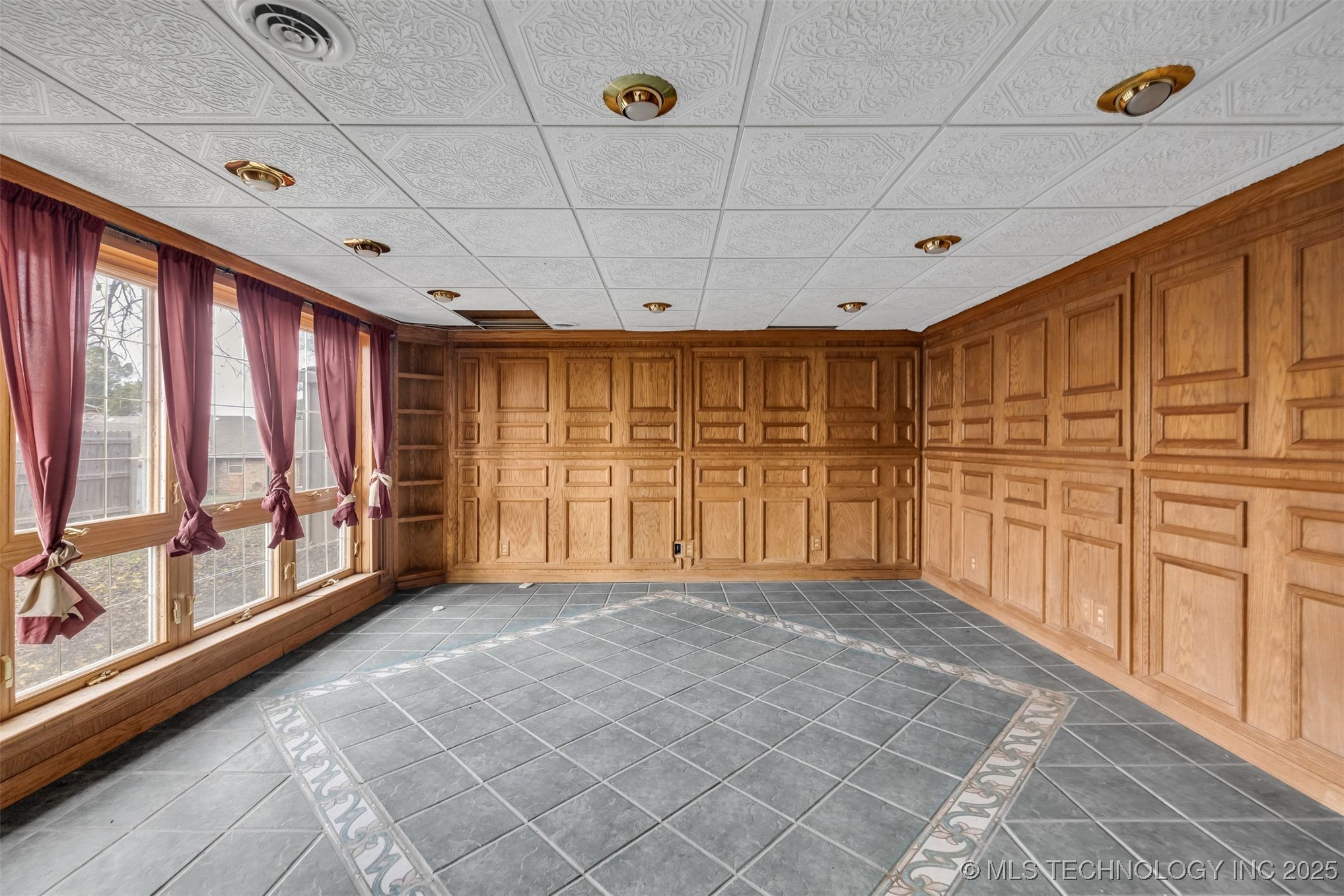 930 S Sinnett Road