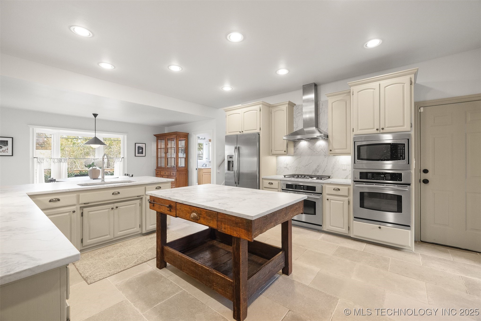 2449 E 24th Street