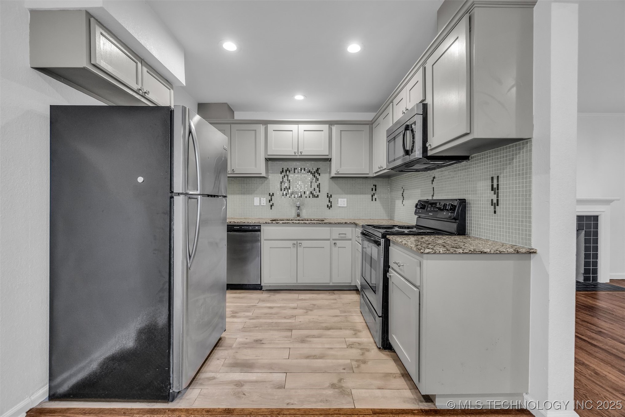 2223 S Oswego Avenue