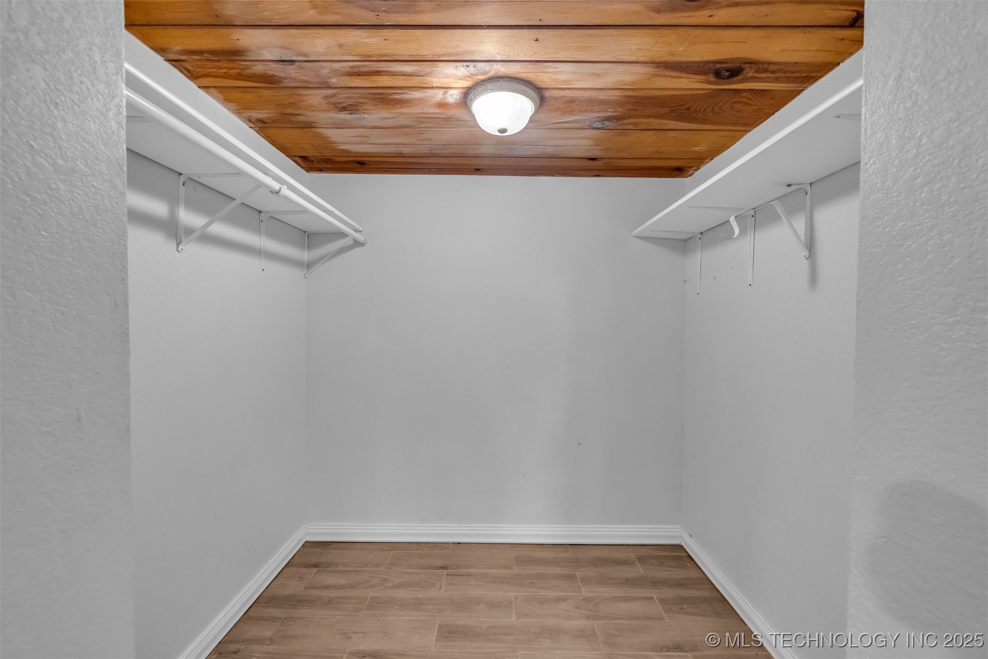 2223 S Oswego Avenue