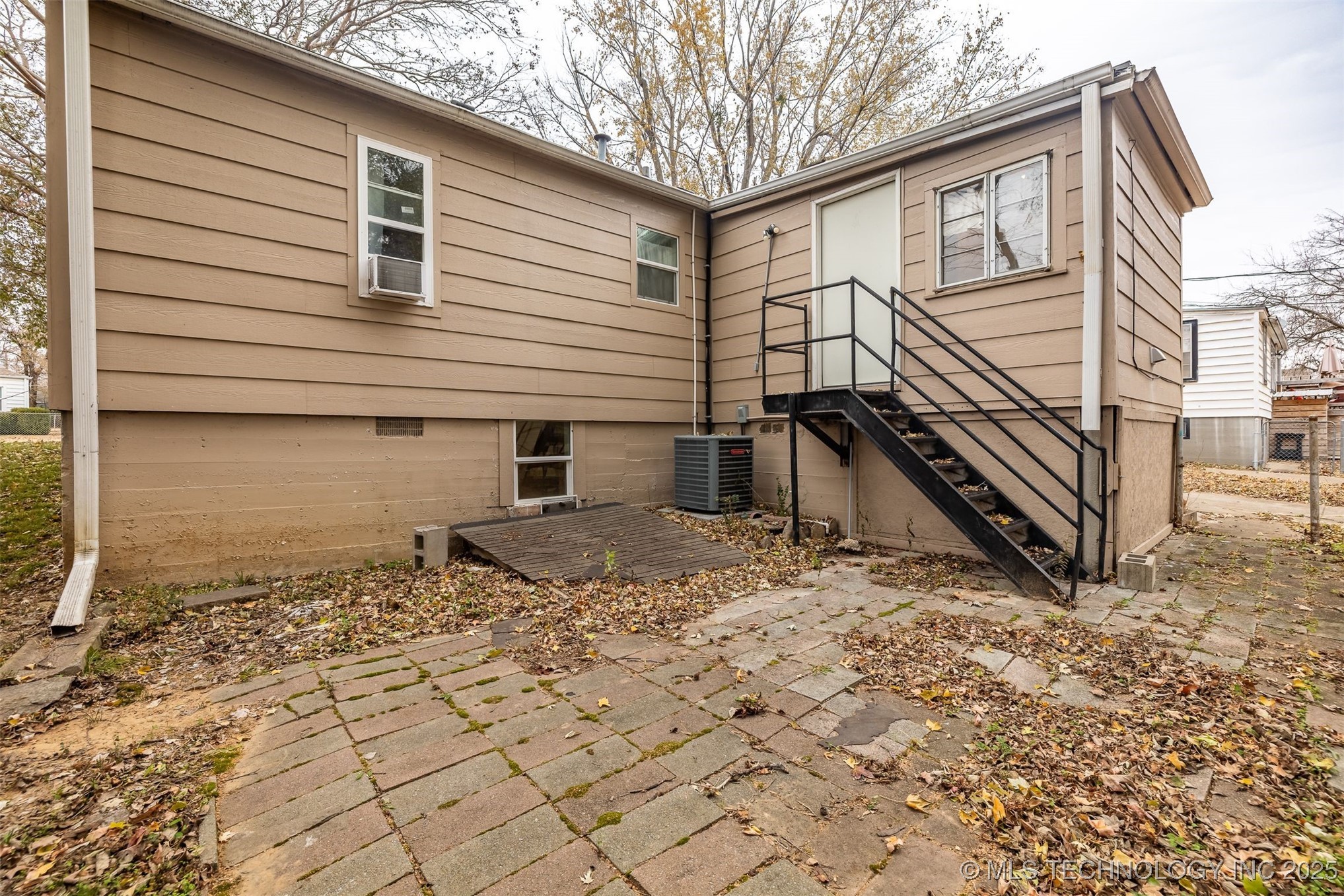 2223 S Oswego Avenue