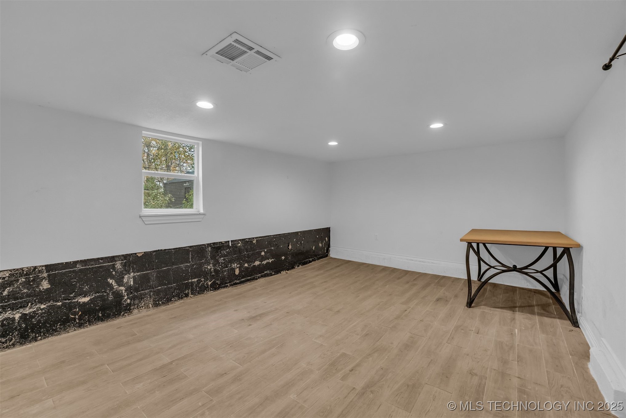 2223 S Oswego Avenue