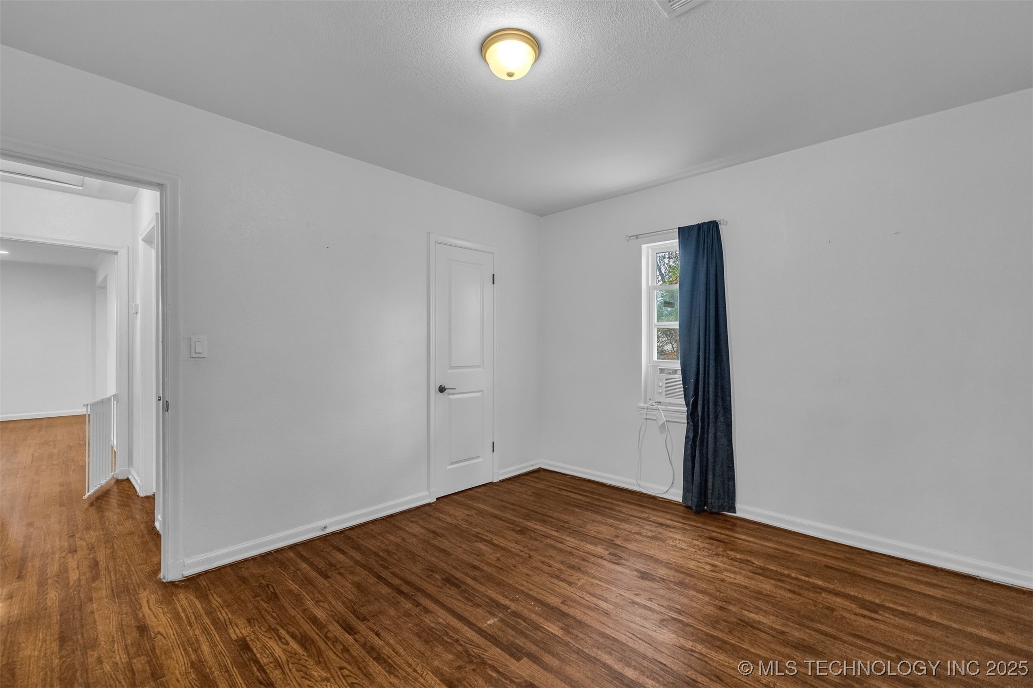 2223 S Oswego Avenue