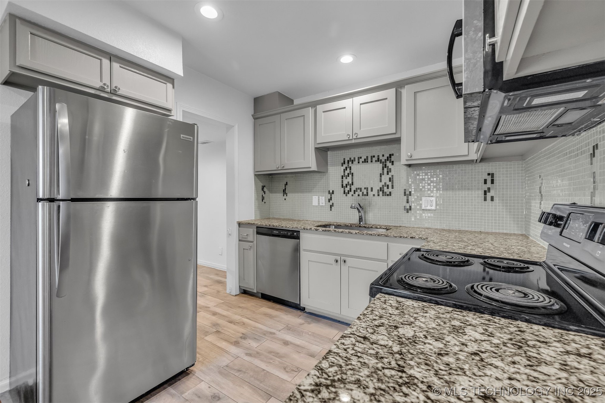 2223 S Oswego Avenue