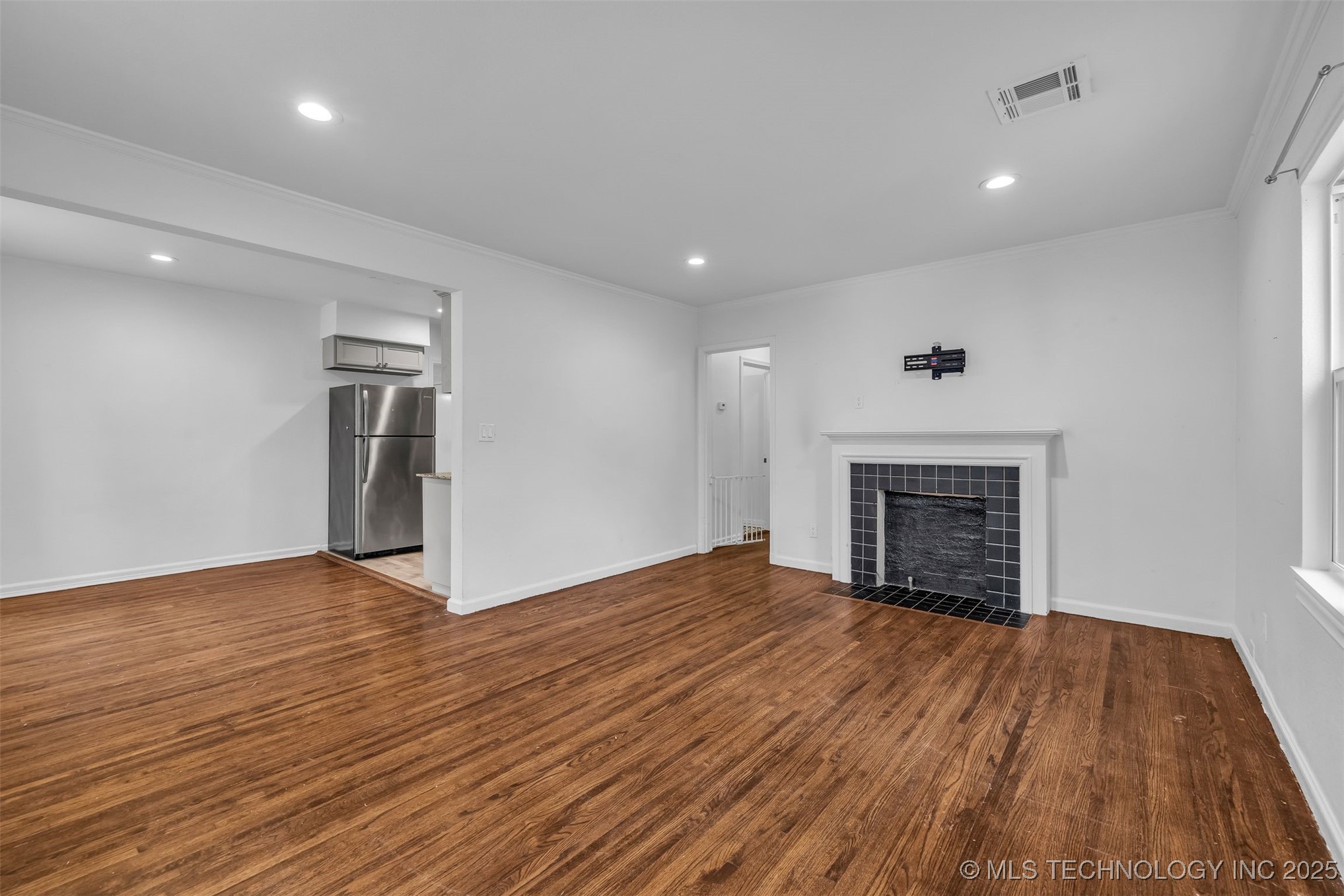 2223 S Oswego Avenue