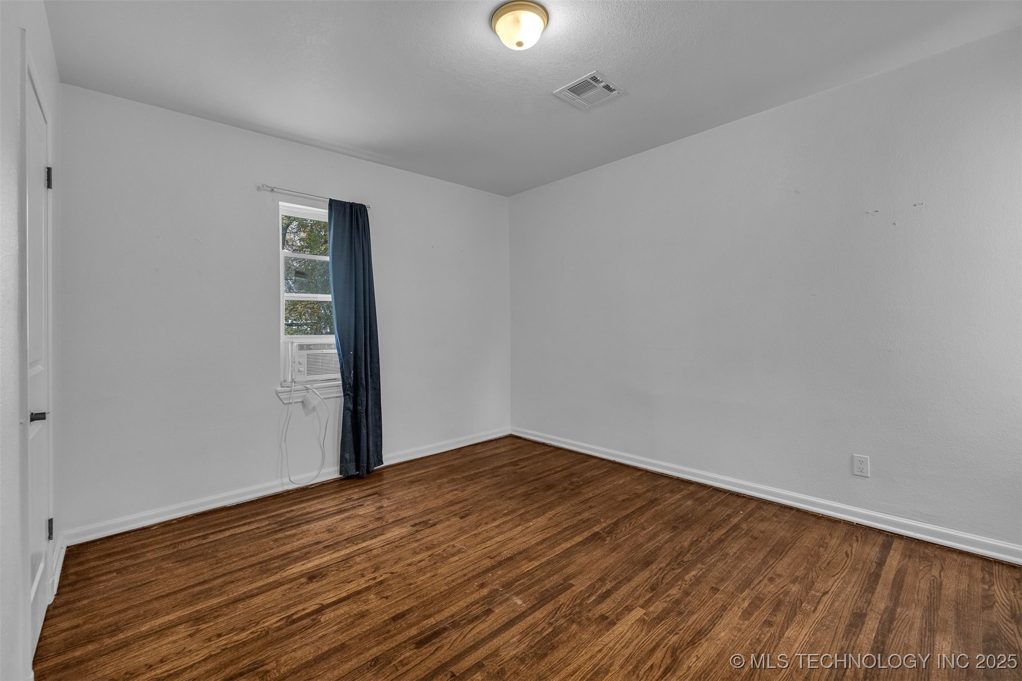 2223 S Oswego Avenue