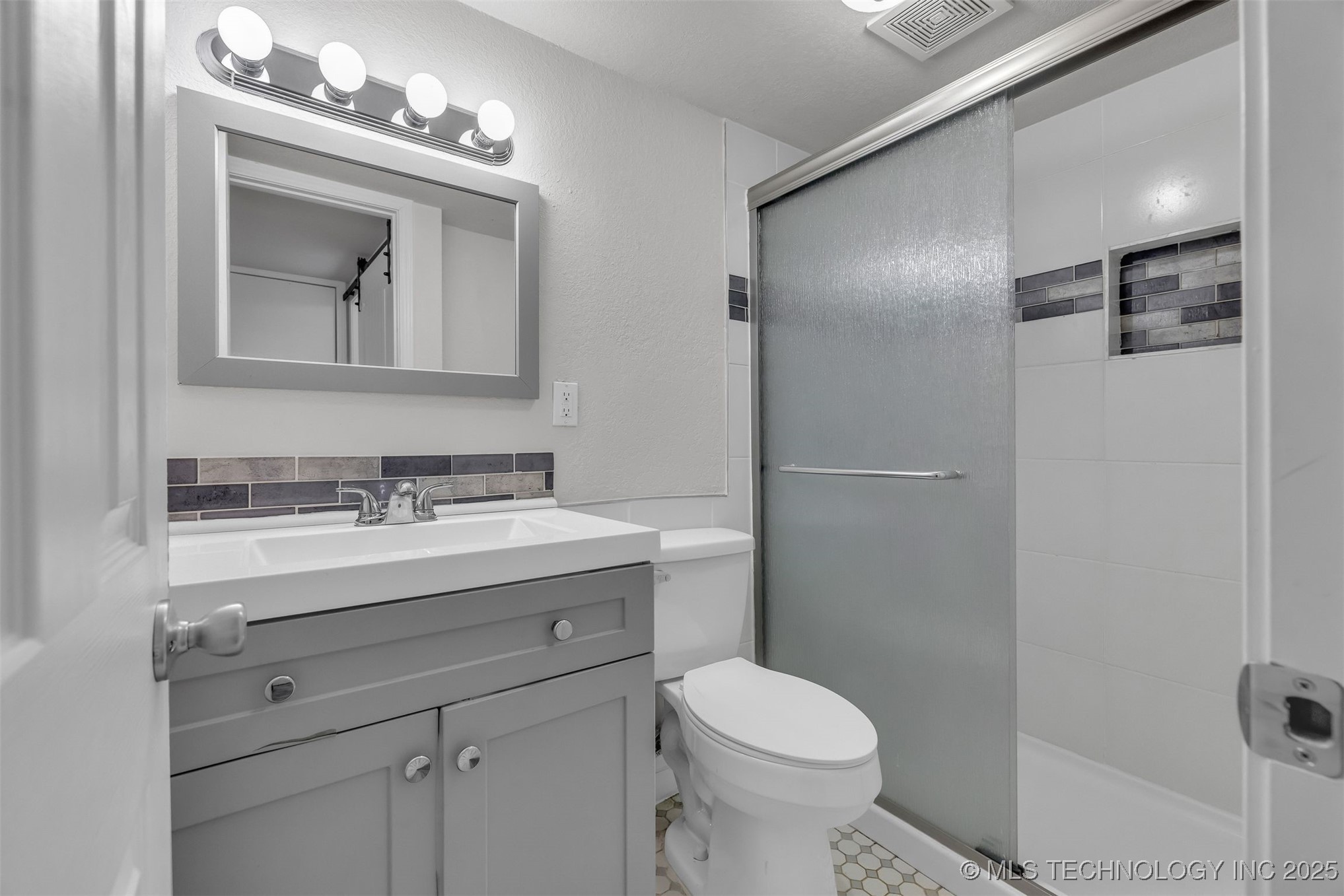 2223 S Oswego Avenue