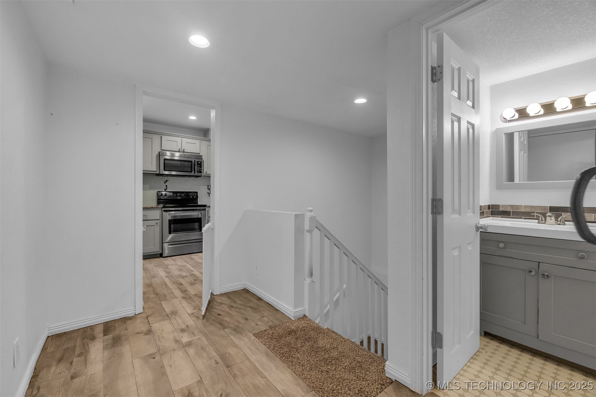 2223 S Oswego Avenue