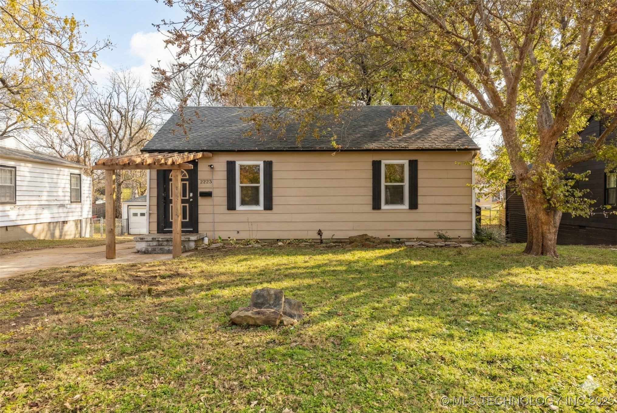 2223 S Oswego Avenue