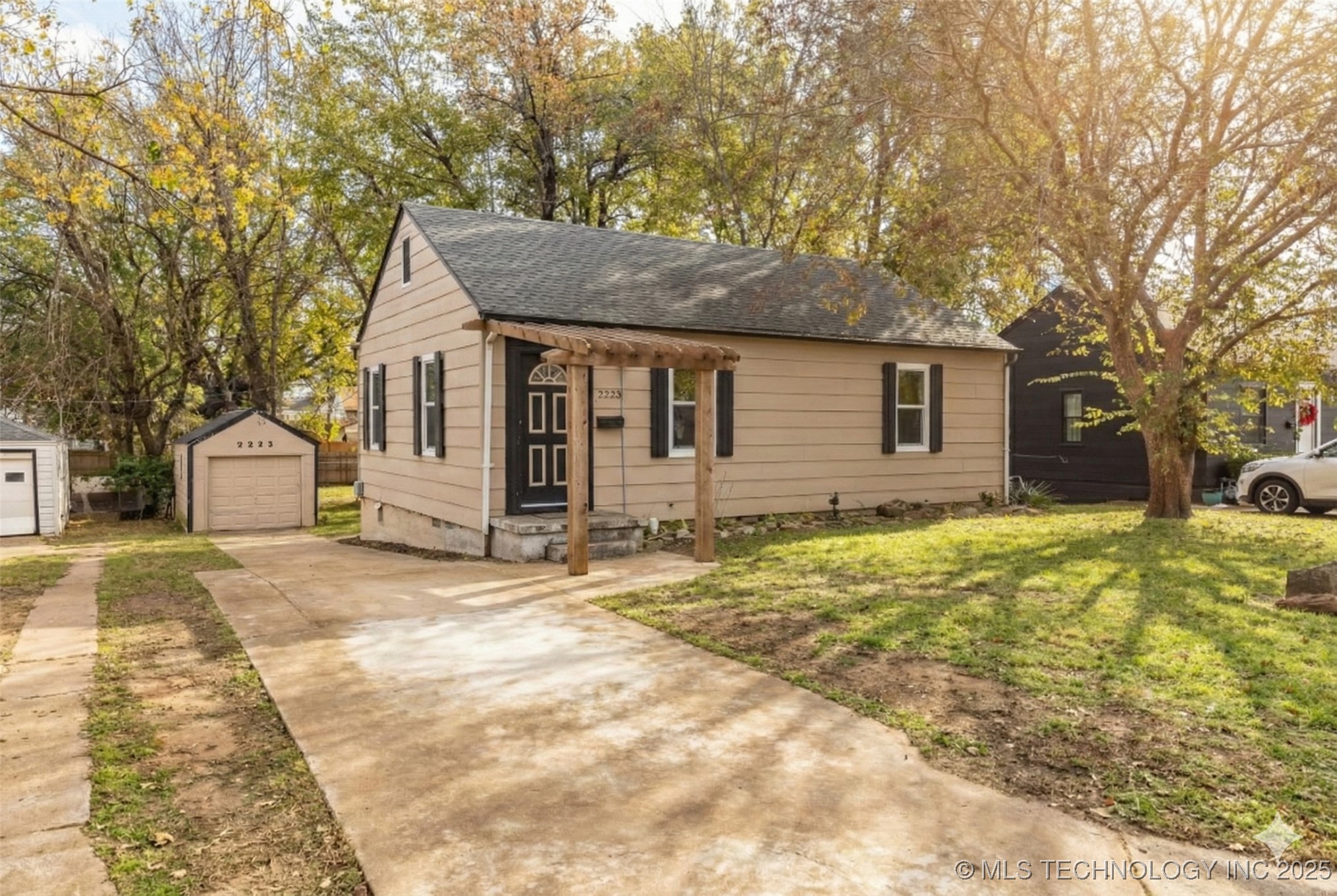 2223 S Oswego Avenue