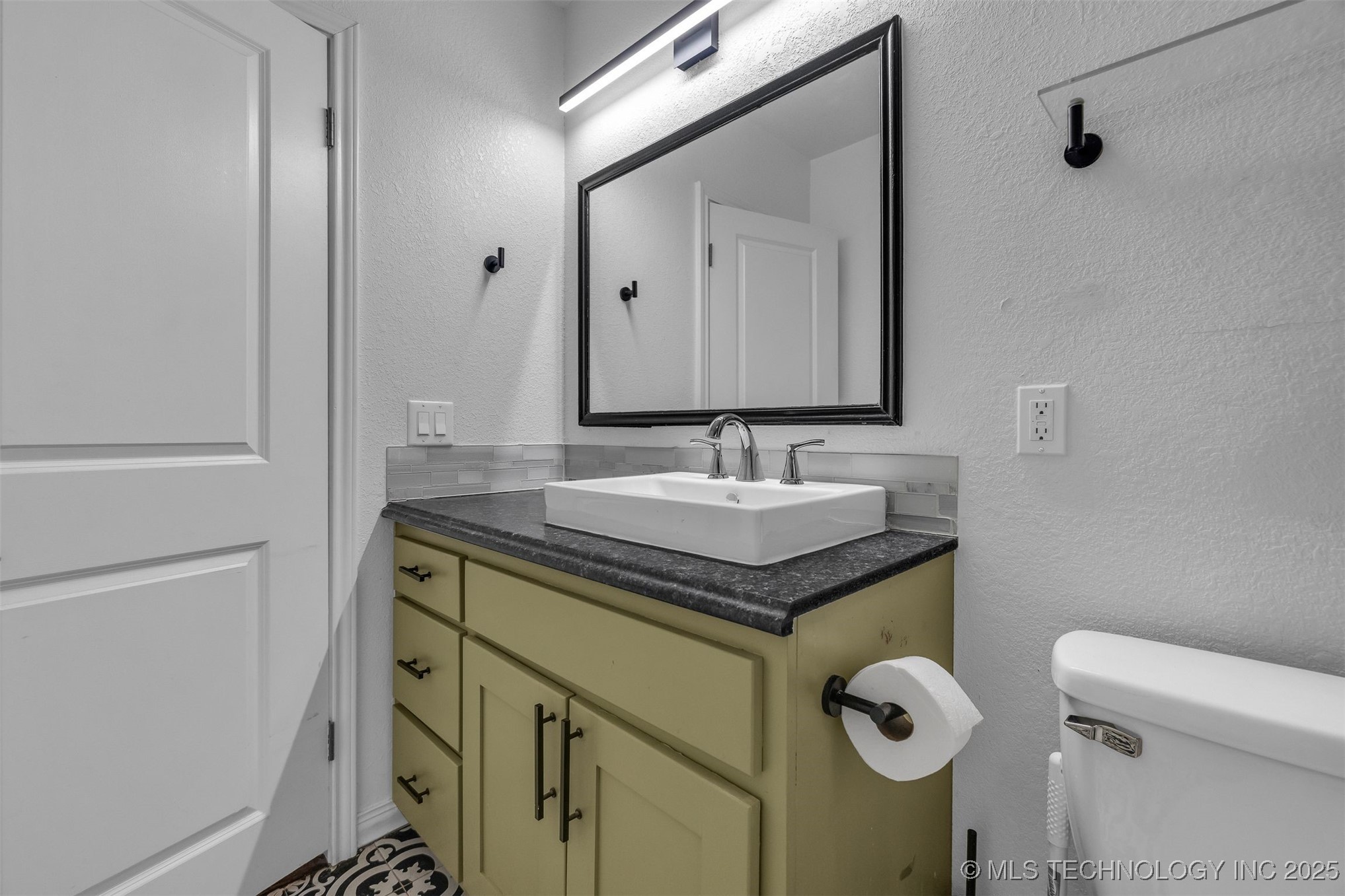 2223 S Oswego Avenue