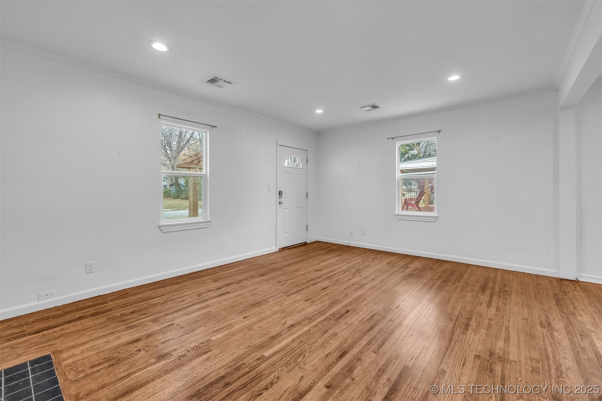 2223 S Oswego Avenue