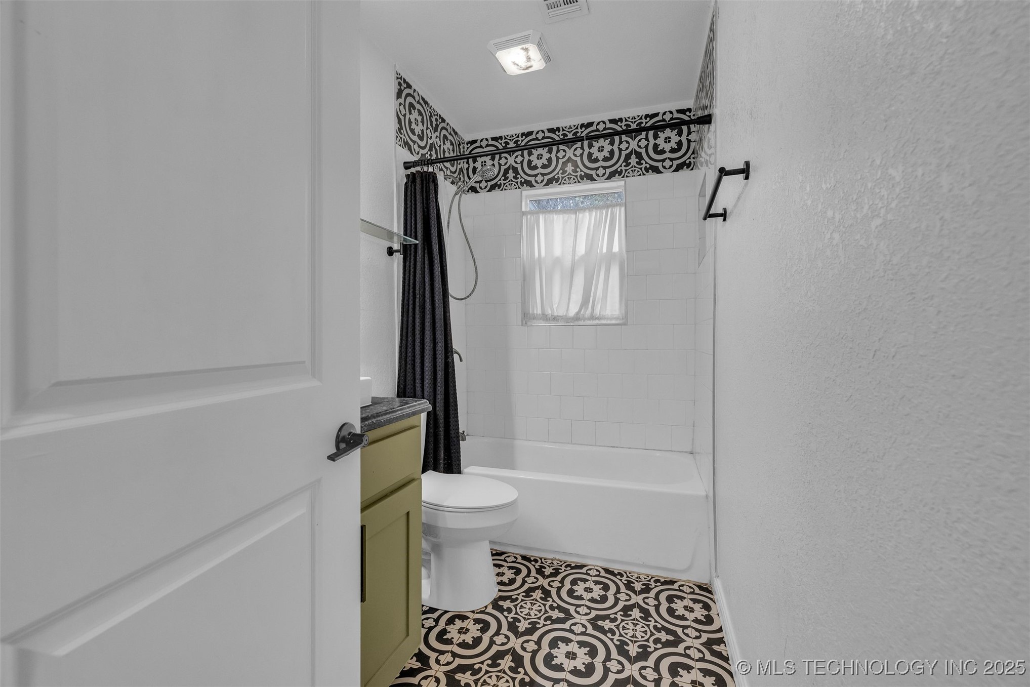 2223 S Oswego Avenue