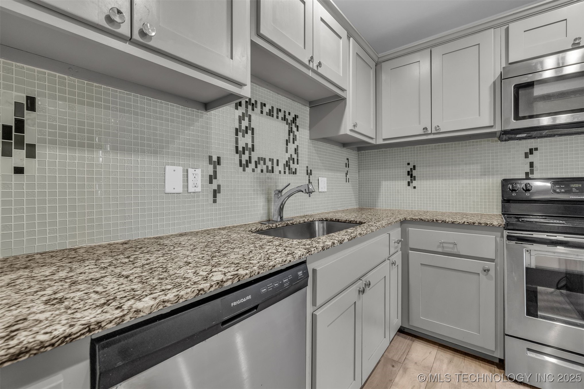 2223 S Oswego Avenue