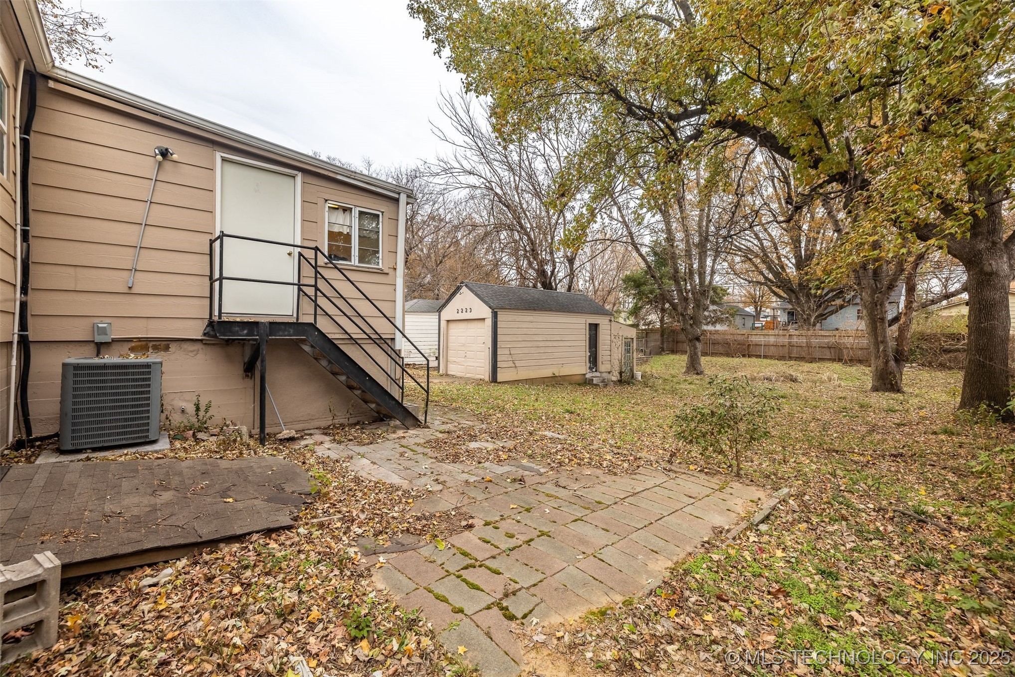 2223 S Oswego Avenue