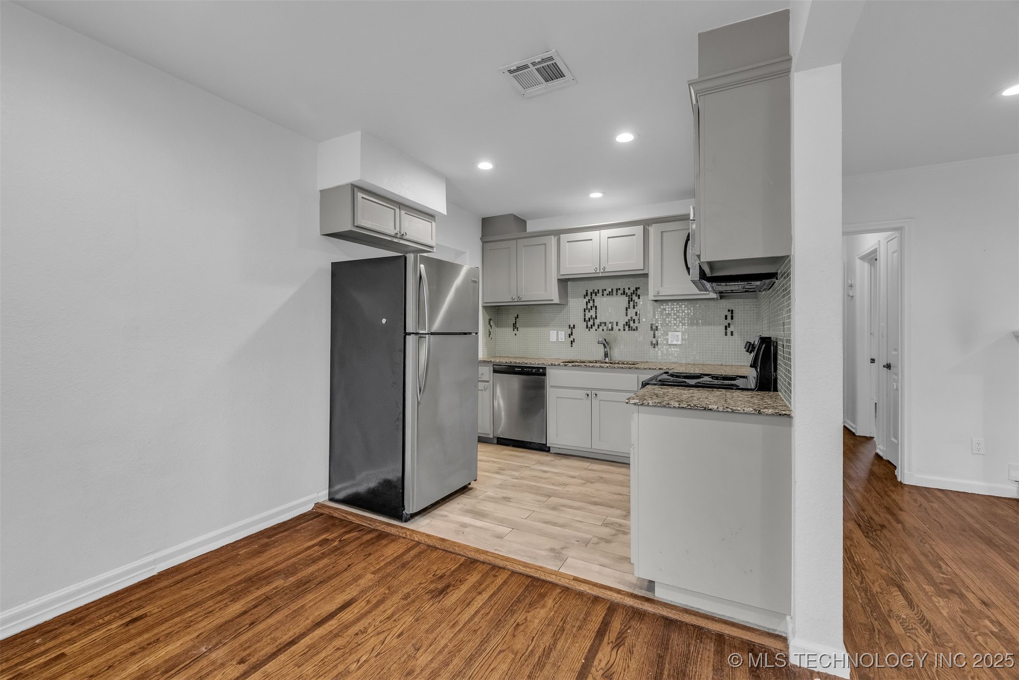 2223 S Oswego Avenue