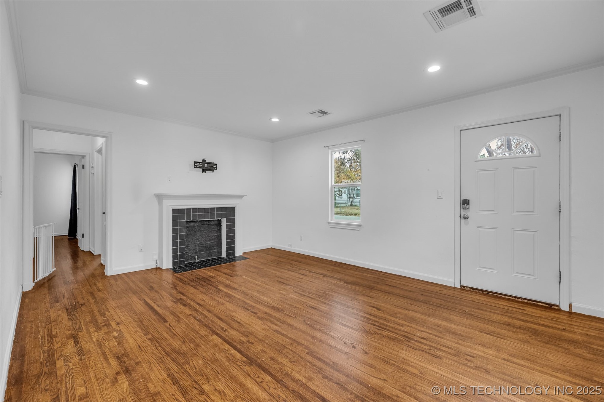 2223 S Oswego Avenue