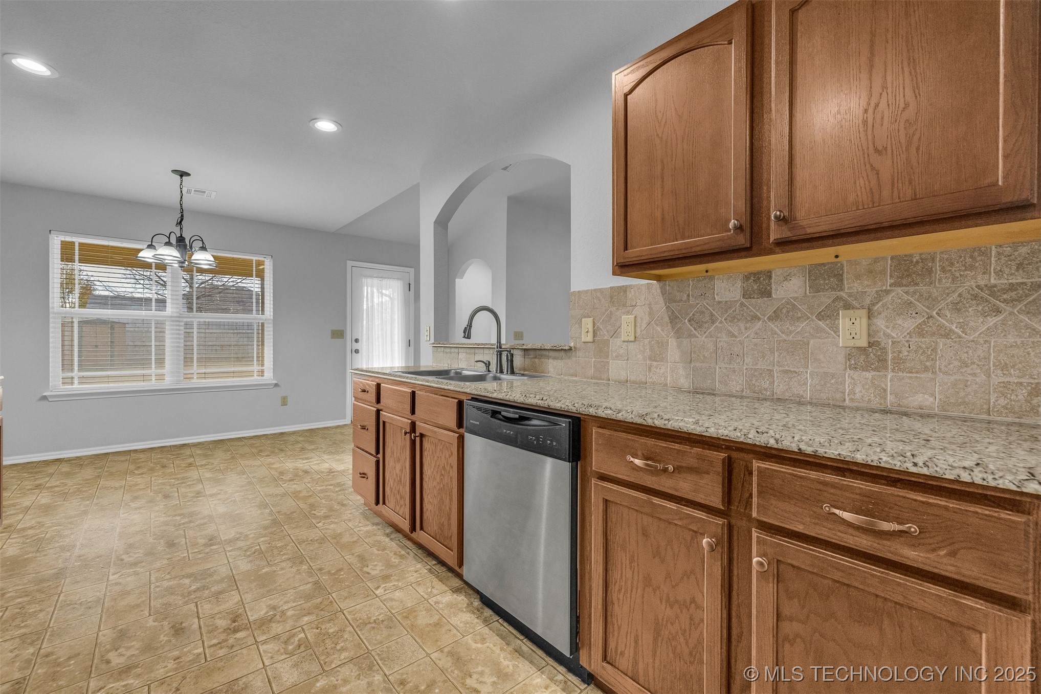 6722 E 129th Street S