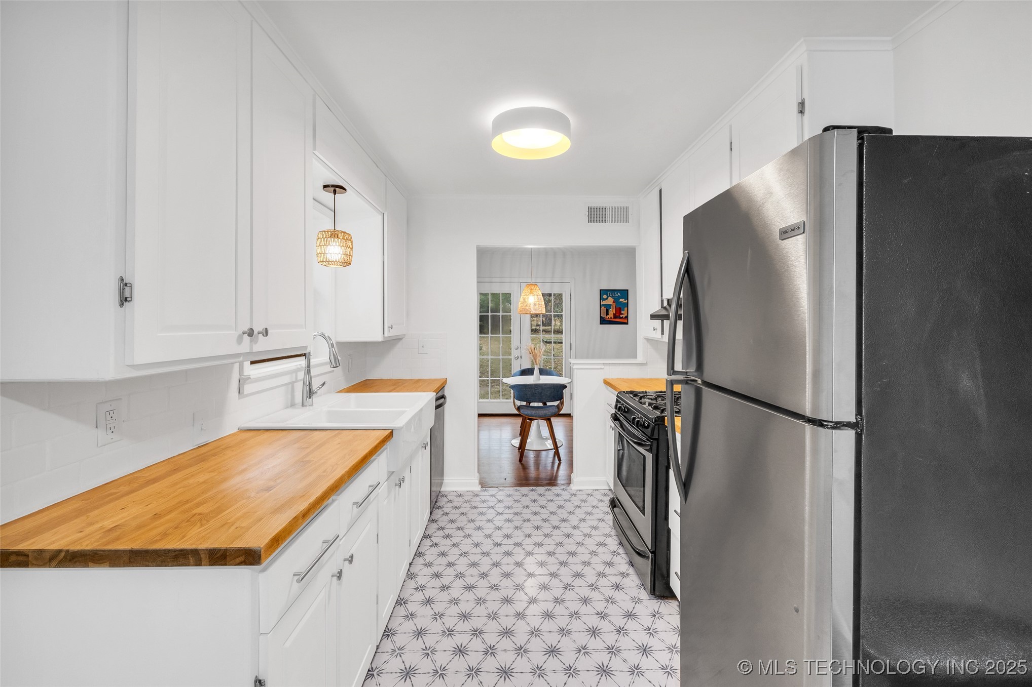 4513 E 25th Place