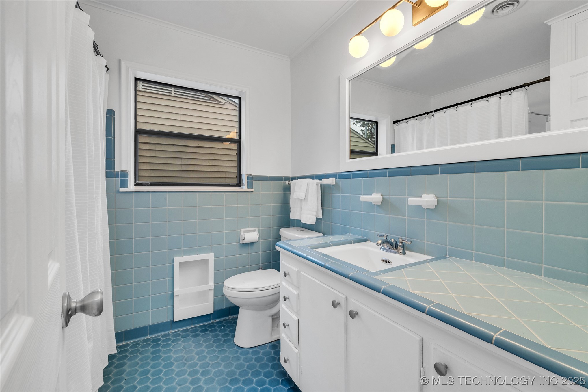 4513 E 25th Place
