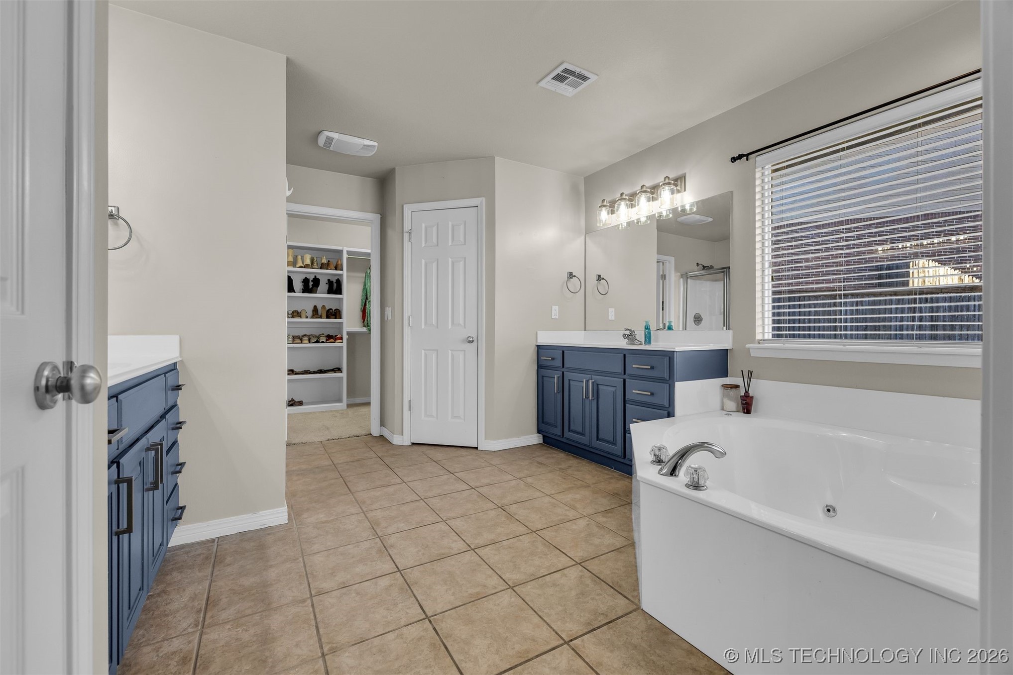 1900 W El Paso Street