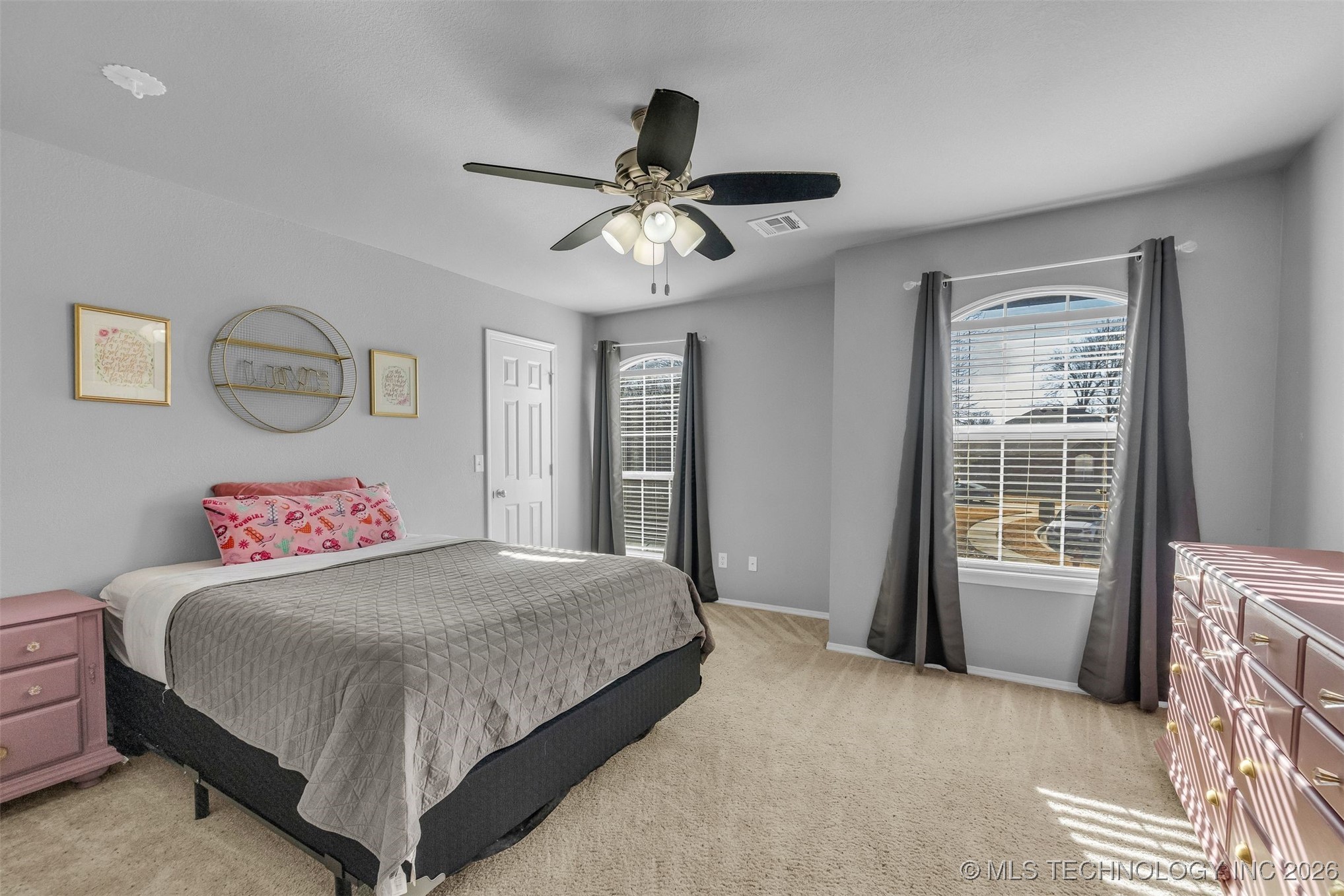 1900 W El Paso Street