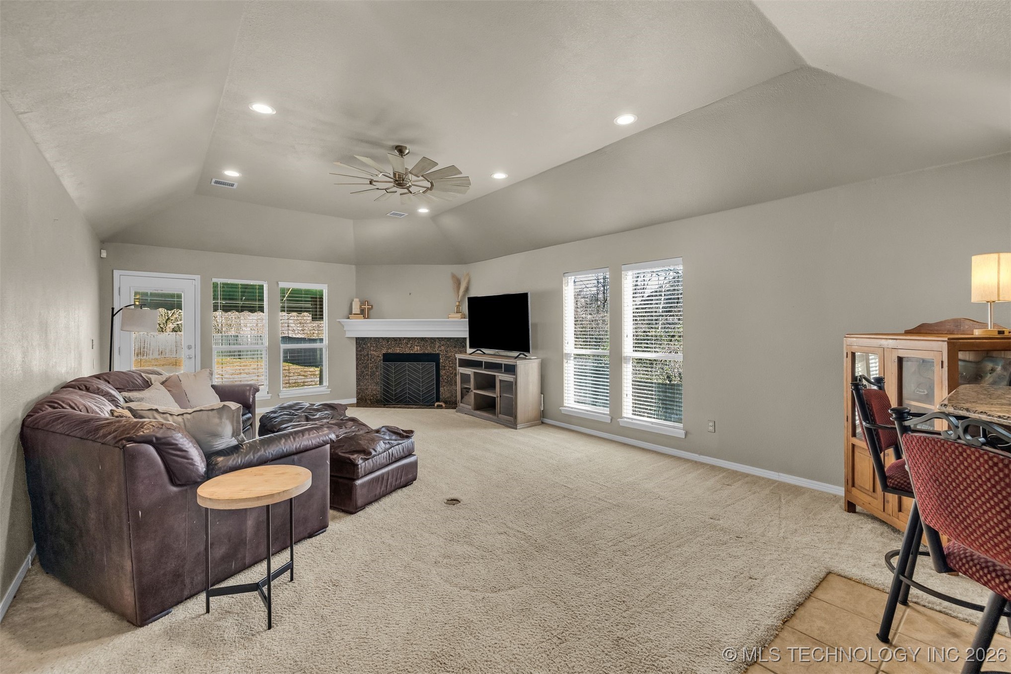 1900 W El Paso Street