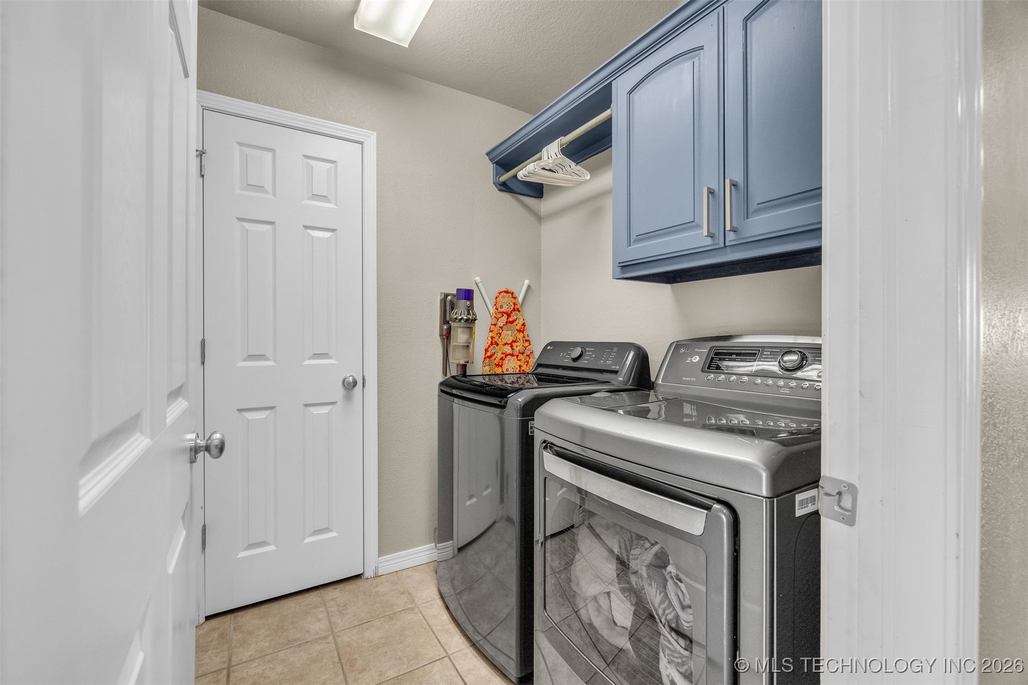 1900 W El Paso Street