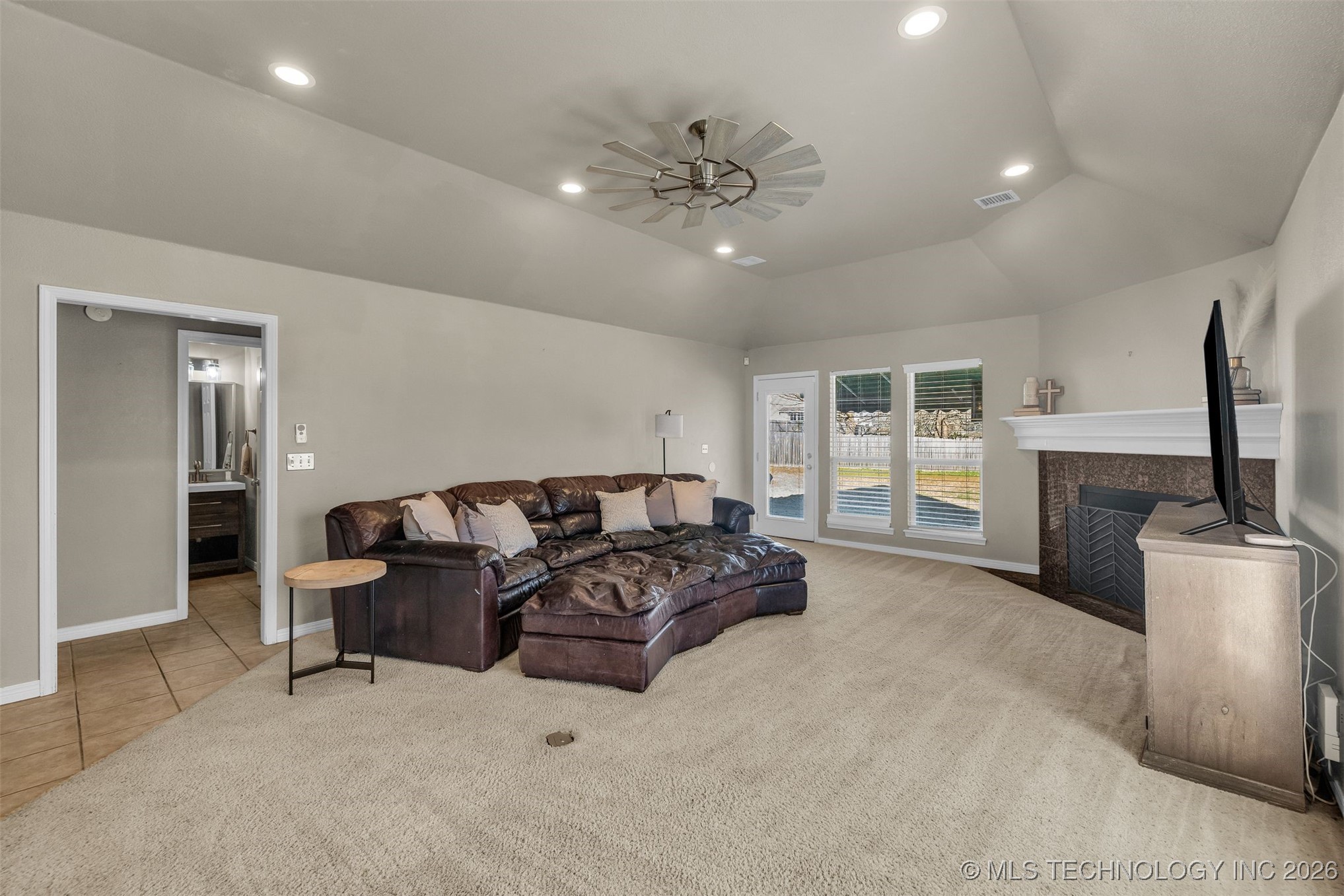 1900 W El Paso Street