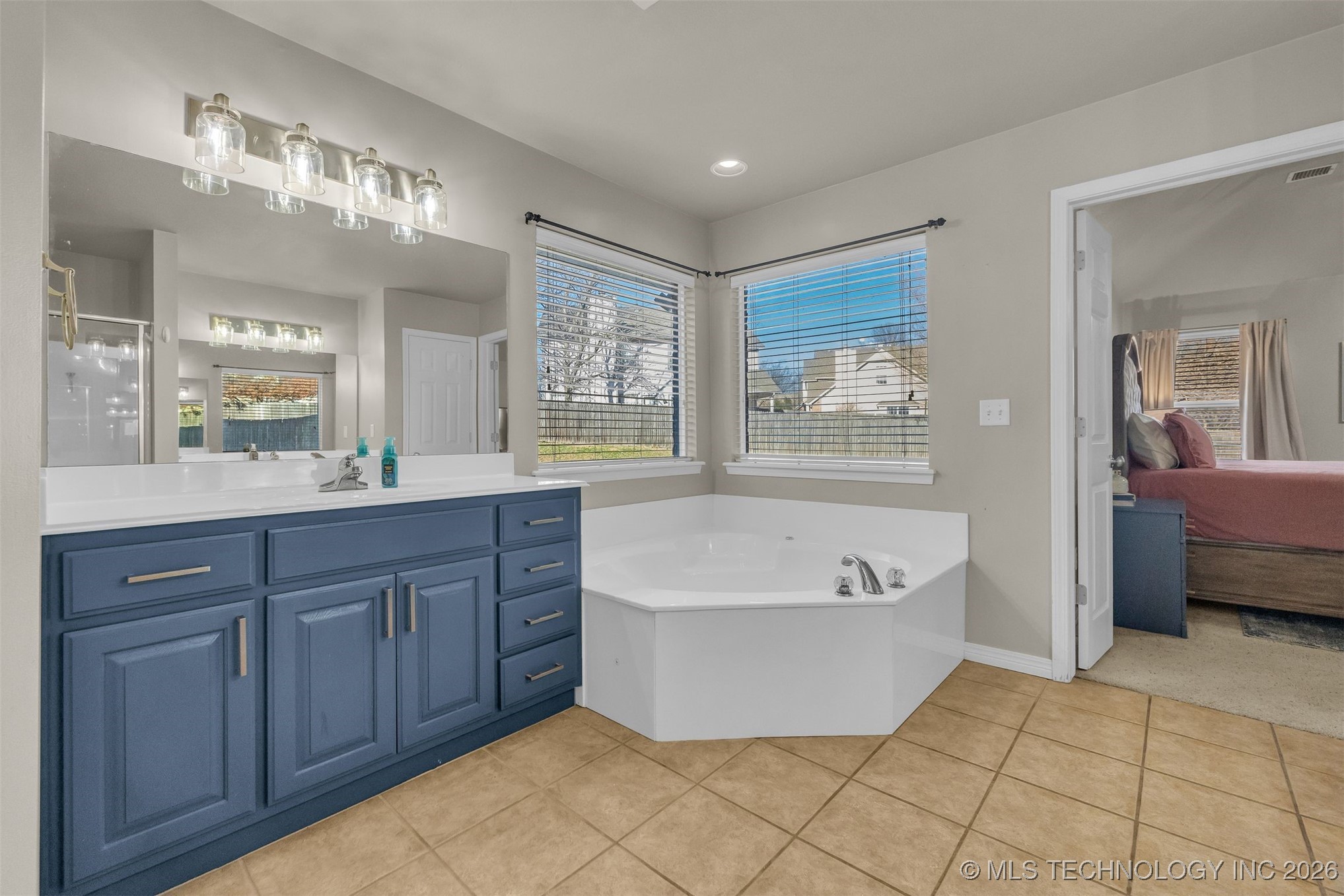 1900 W El Paso Street