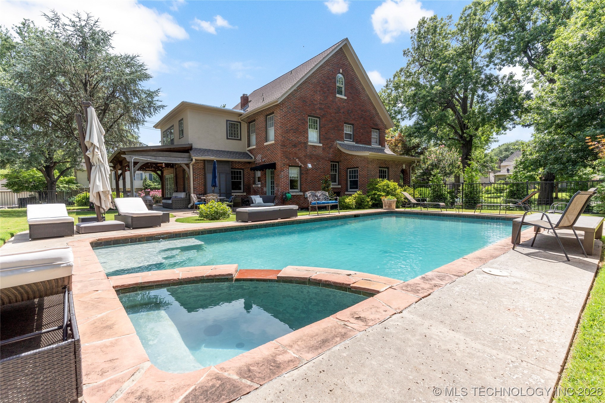 2261 S Terwilleger Boulevard