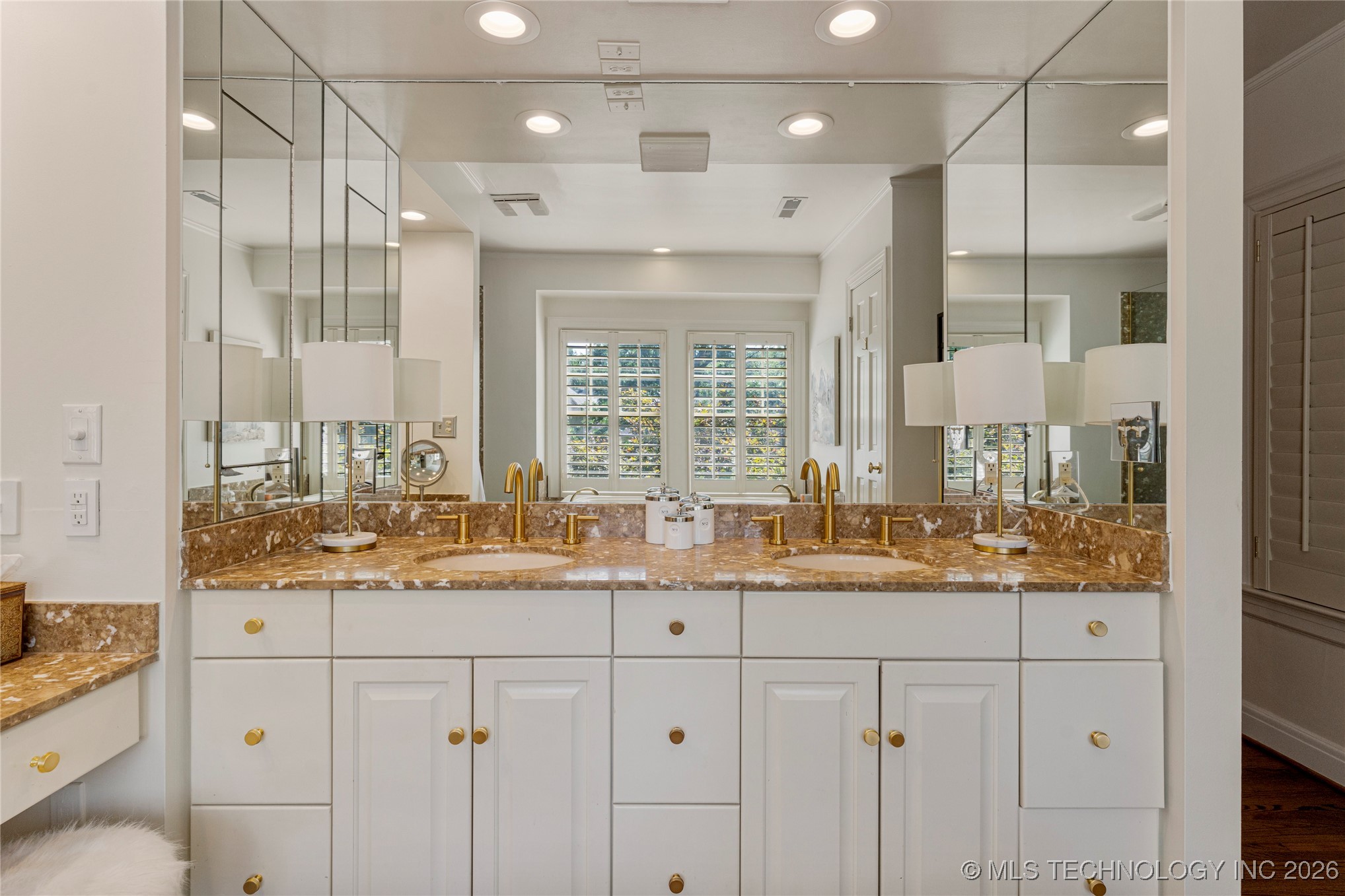 2261 S Terwilleger Boulevard