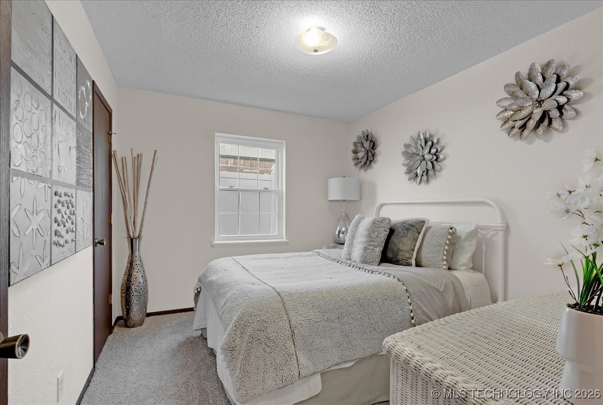 1122 E 144th Place