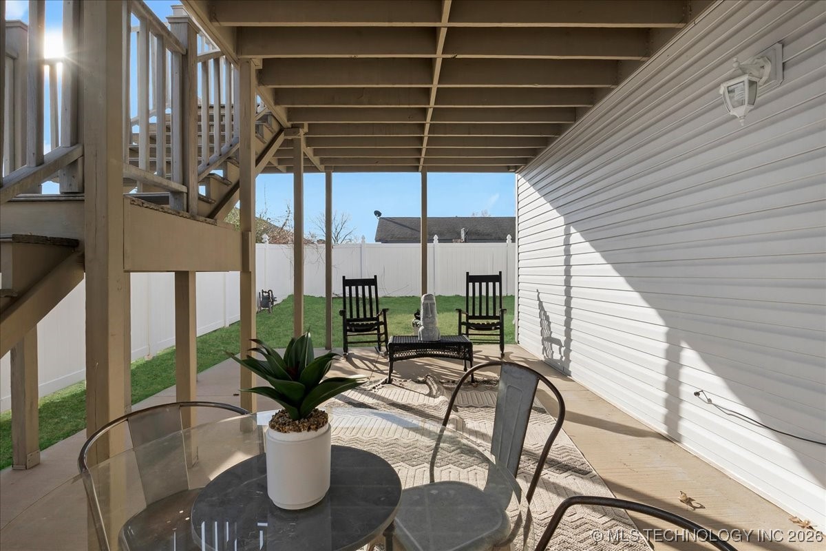 1122 E 144th Place