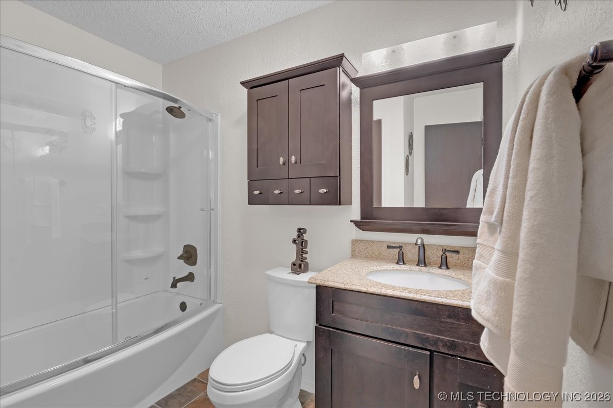 1122 E 144th Place