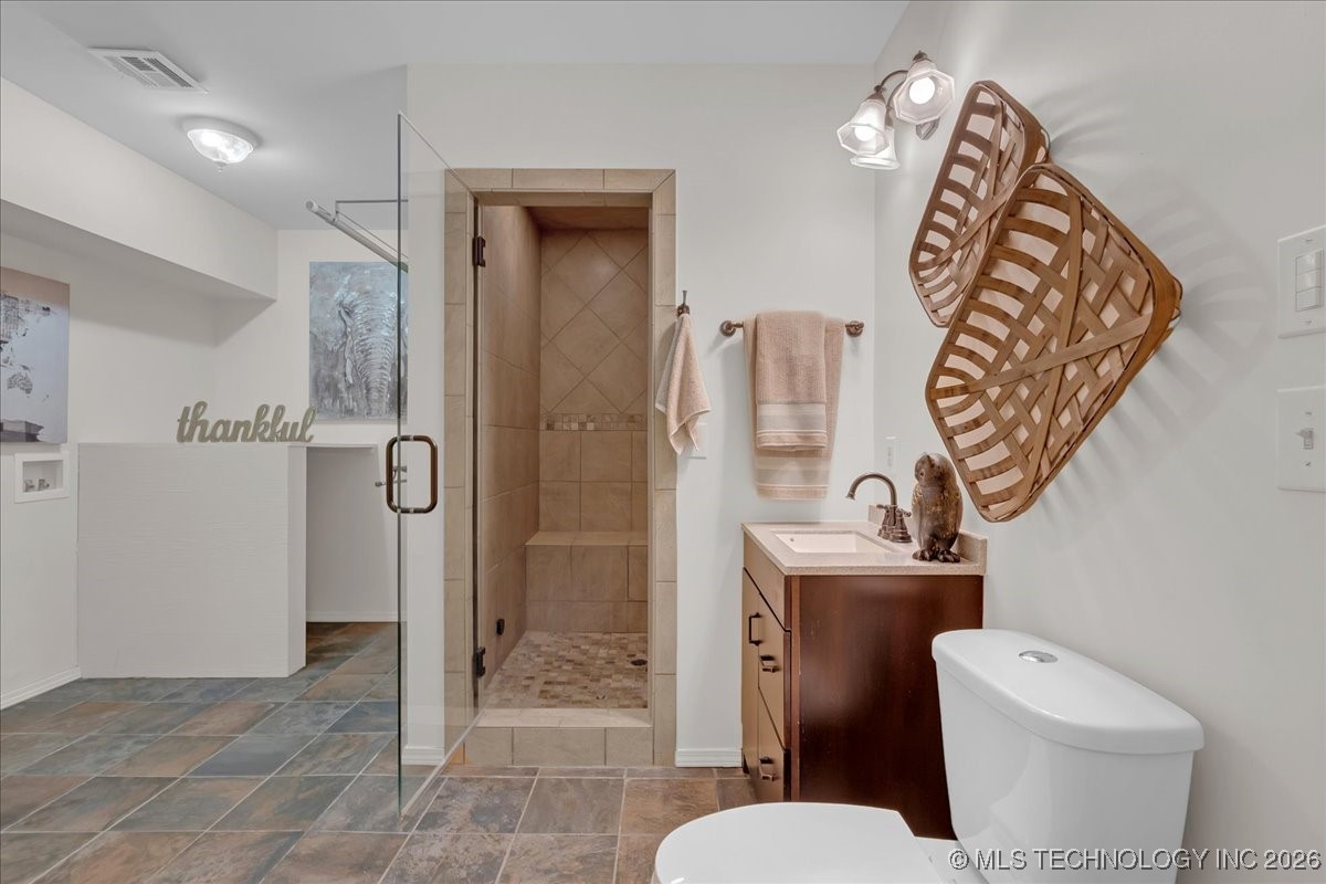 1122 E 144th Place