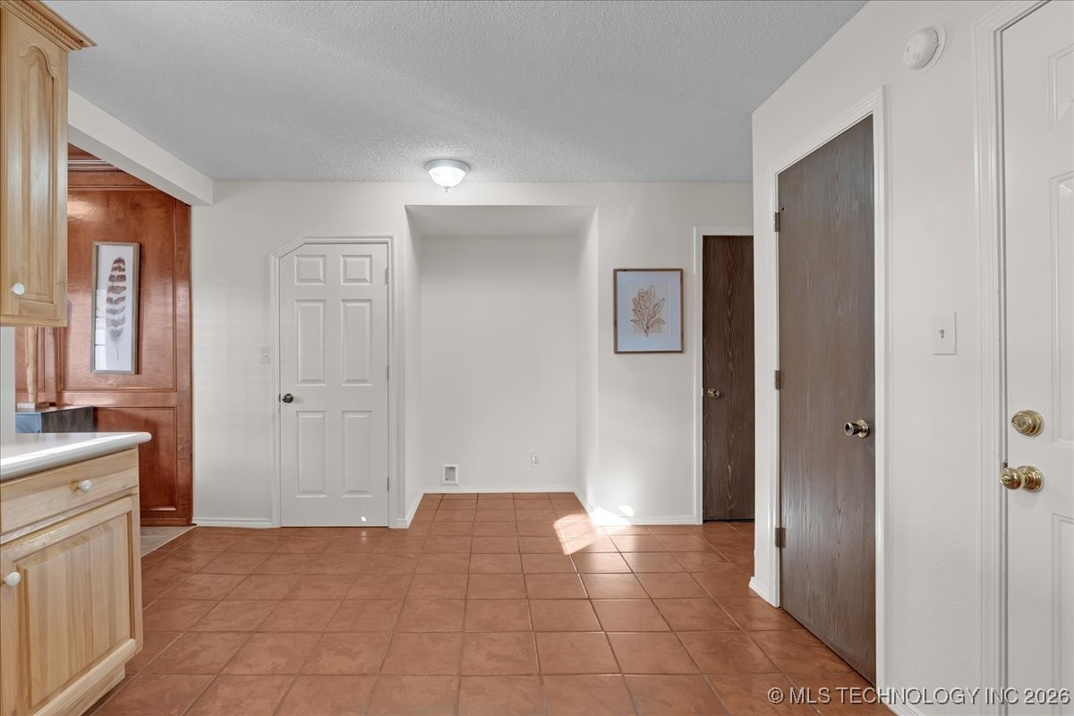 1122 E 144th Place