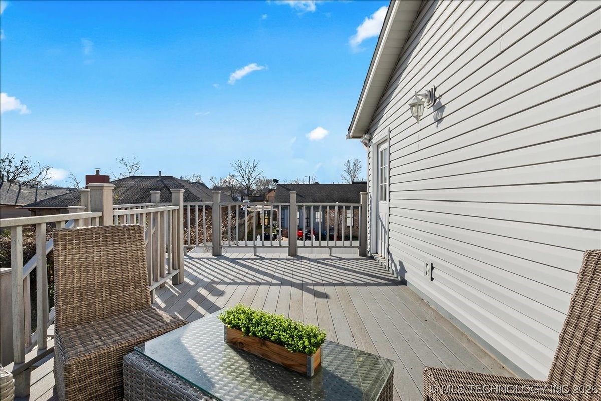 1122 E 144th Place