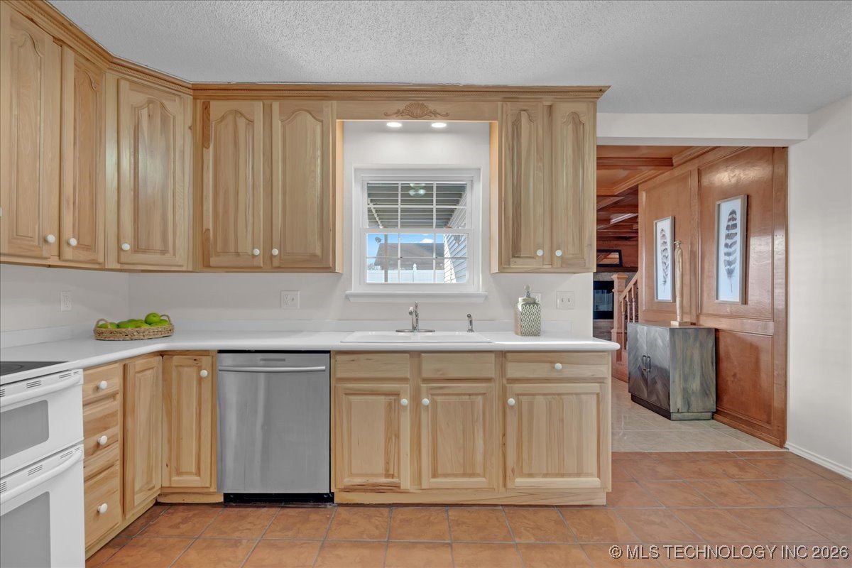 1122 E 144th Place