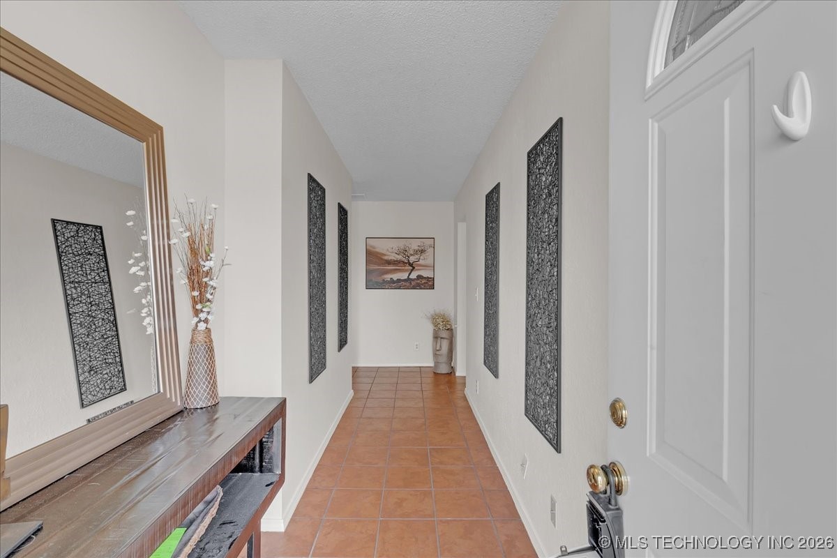 1122 E 144th Place