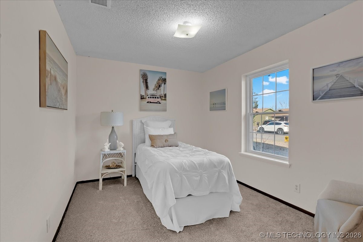 1122 E 144th Place